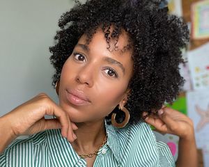 Kerry Washington with coily hair.