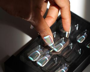 press on manicure