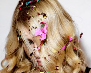 nye confetti in hair